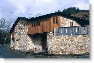 Fachada principal de la casa natal de Ibáñez